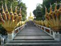 Aufgang zum  Phra Tamnak - Big Buddha, auf dem Khao Phra Bat (Hausberg)