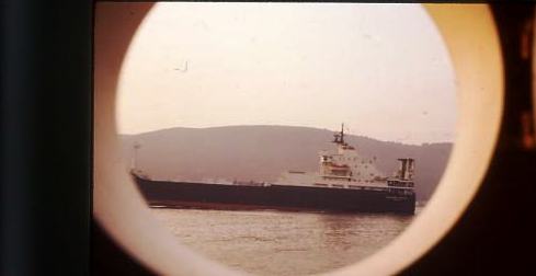 Durchs Bullauge, Frachter auf dem Bosporus