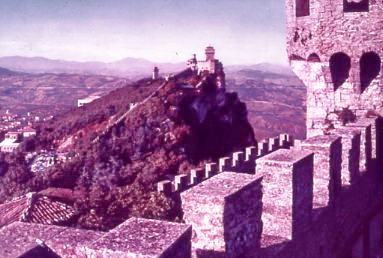 San Marino,seit 1862 unter italienischen Schutz stehender europäischer Zwergstaat.