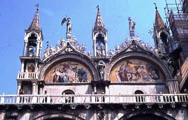 Basilika San Marco, mit seinen fünf Kuppeln.