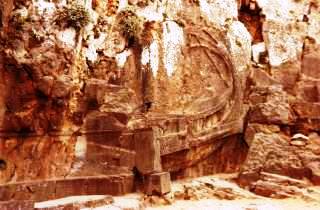 Relief einer hellenistischen Trireme.Eine aus dem Felsen gehauene Schiffsdarstellung,geschaffen von dem aus Rhodos stammenden Timocharis.