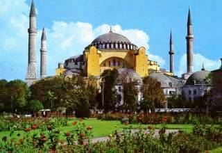 Kaiser Justinian ließ um 530 die Hagia Sophia erbauen.