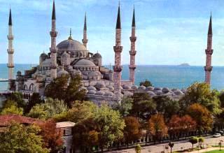 Blaue Moschee wurde  im 17.Jh.erbaut,wurde im Baustil der Hagia Sophia nachempfunden.