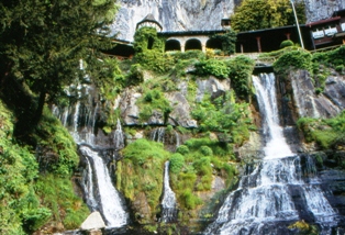 Beatus-Höhlen  -  mit Wasserfall